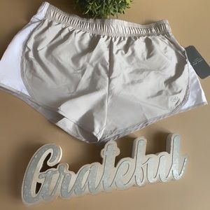 New York laundry Medium size belge and white short